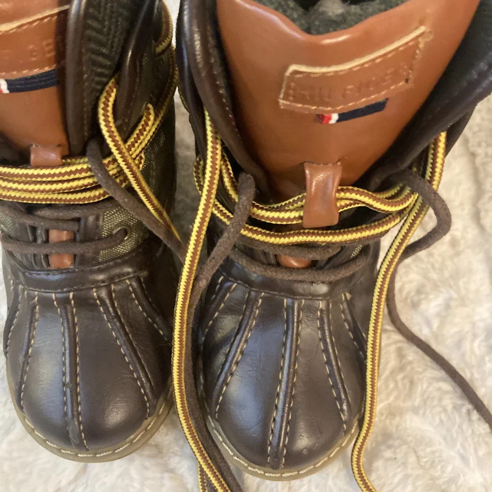 Vintage Tommy Hilfiger Brown Leather Duck Boots with Tan Accents- Size 8 Toddler